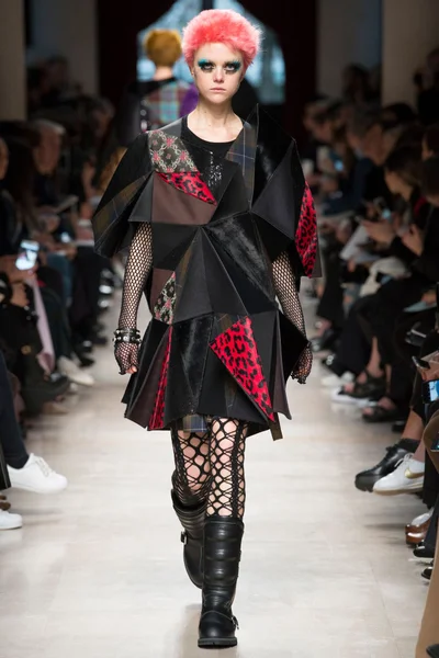 Look 15